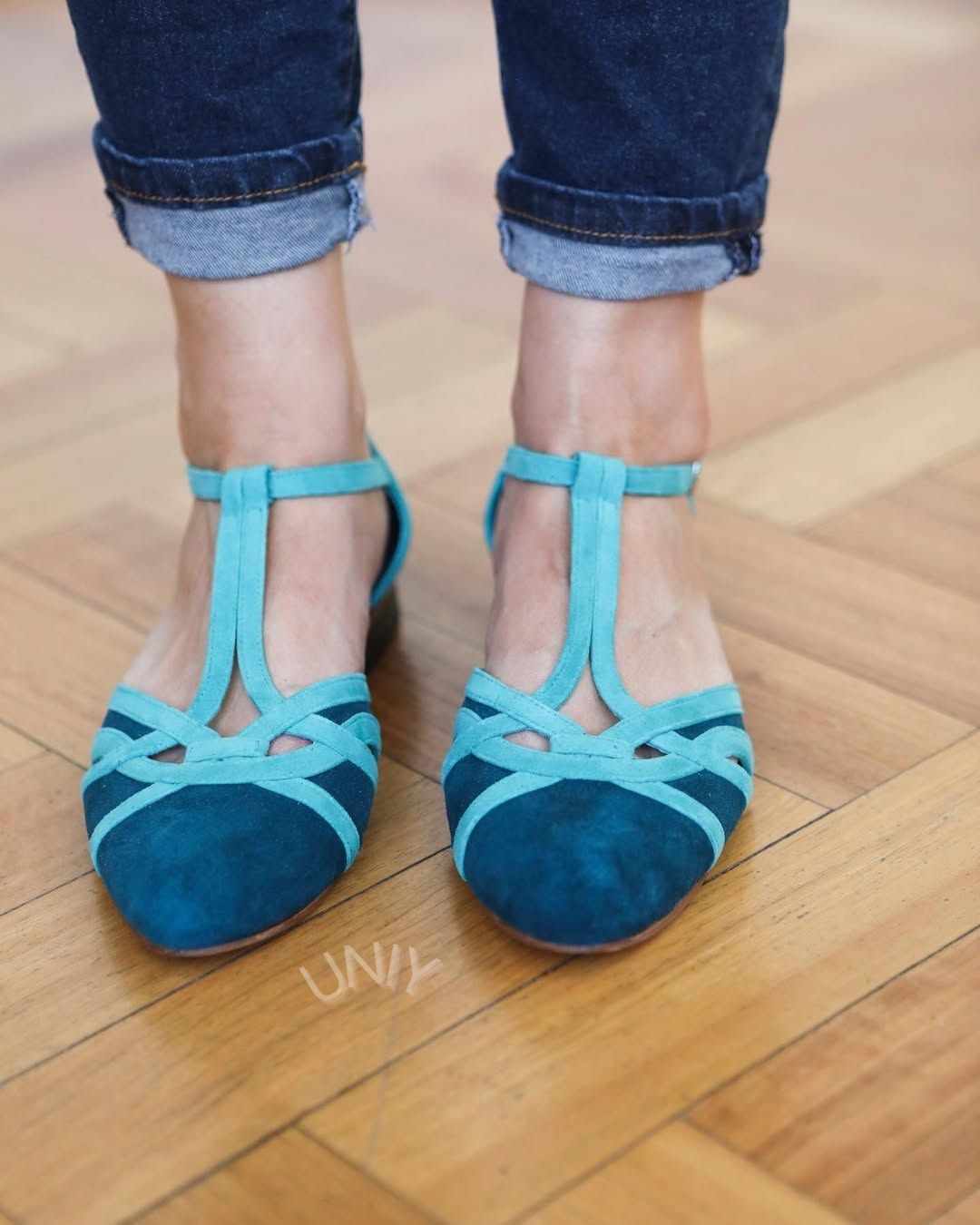 Color Block Faux Suede Pointed Toe Stylish T-Strap Flats