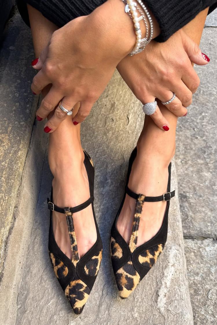 Leopard Print T-Shaped Instep Strap Pointy Toe Black Flats