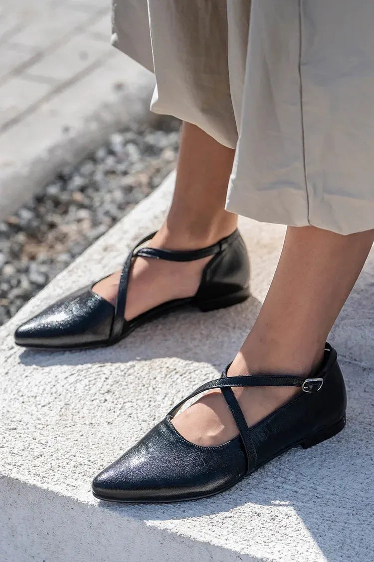 Crossover Strap Buckle Plain Pointed Toe Black Flats