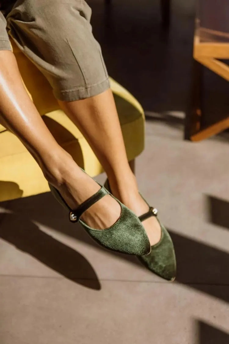 Elegant Versatile Green Pointed Toe Metal Buckle Flats