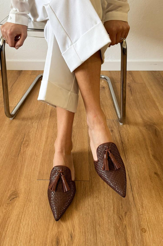 Tassel Decor Solid Color Pointed Toe Dark Brown Flats