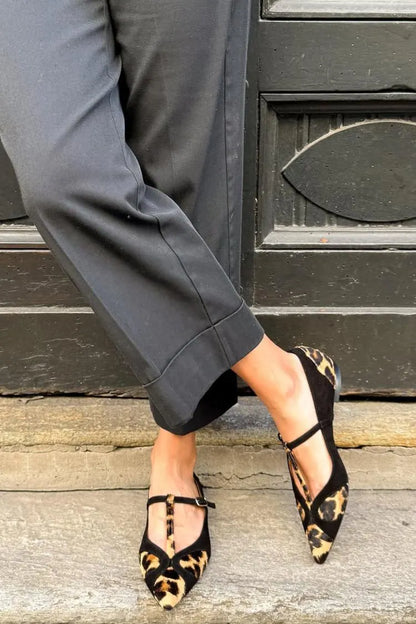 Leopard Print T-Shaped Instep Strap Pointy Toe Black Flats