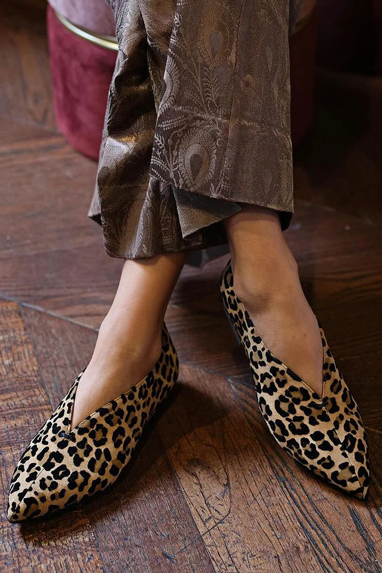 V Cut Pointed Toe Leopard Print Beige Flats