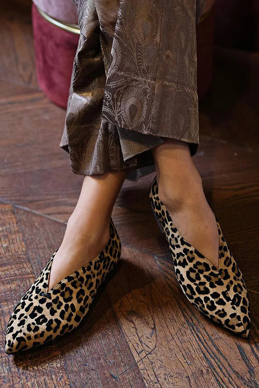 V Cut Pointed Toe Leopard Print Beige Flats