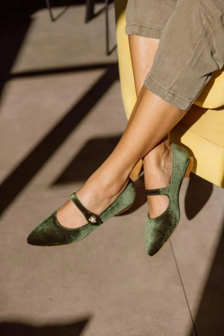 Elegant Versatile Green Pointed Toe Metal Buckle Flats