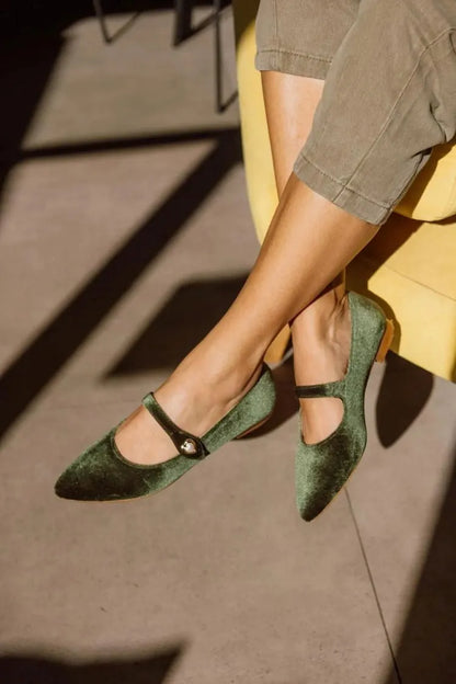 Elegant Versatile Green Pointed Toe Metal Buckle Flats