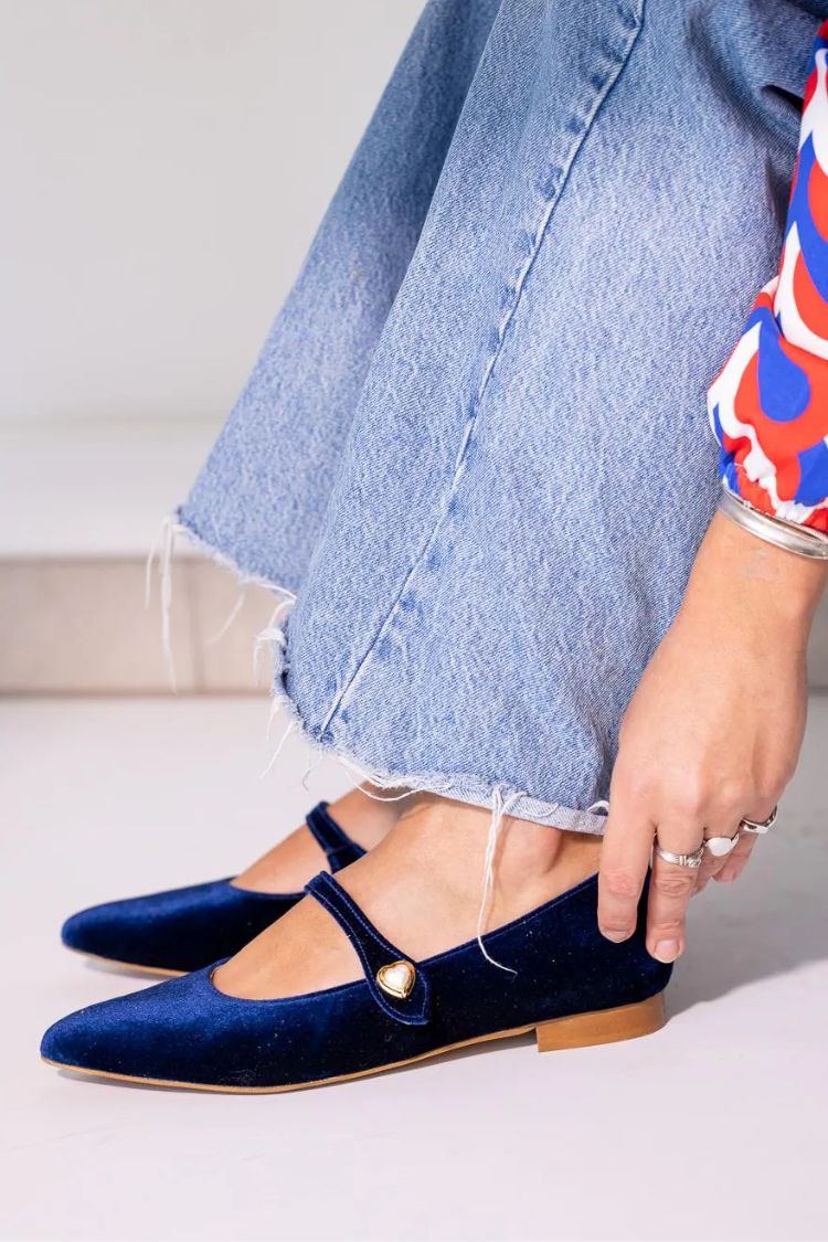 Solid Color Velvet Pointed Toe Metal Buckle Flats