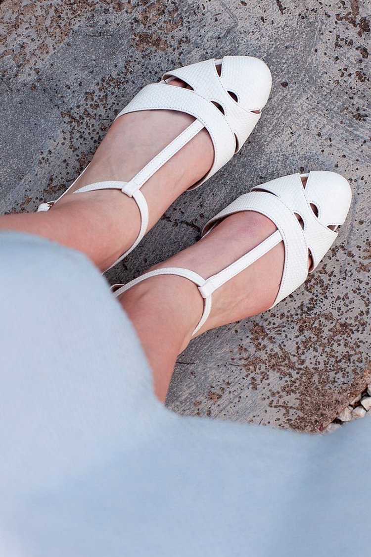 Graceful T-strap Buckle Solid Color Hollow Out White Flats